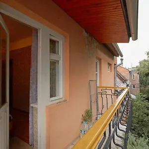  Apartment With Courtyard